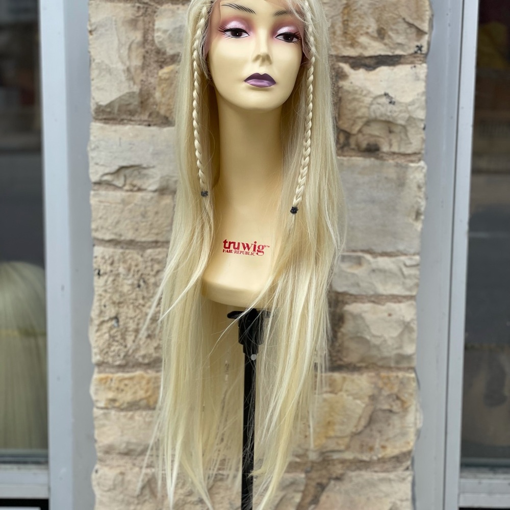 Long blonde Swisslace Wig 613 - Picture 5 of 10